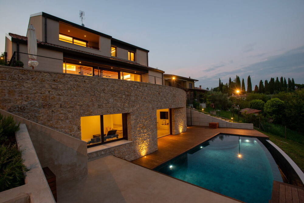 Casa unifamiliare bioecologica in legno in zona collinare - Alessandro Corinto Architetto