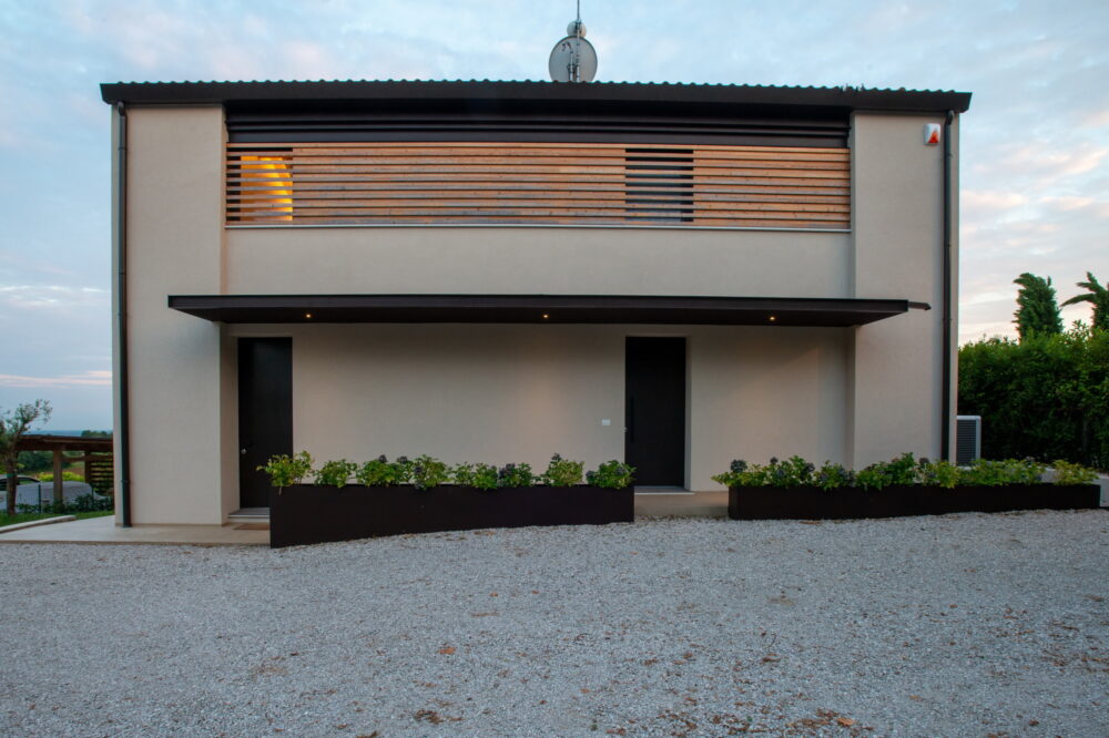 Casa unifamiliare bioecologica in legno in zona collinare - Alessandro Corinto Architetto